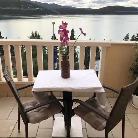 Ancora * Neum
