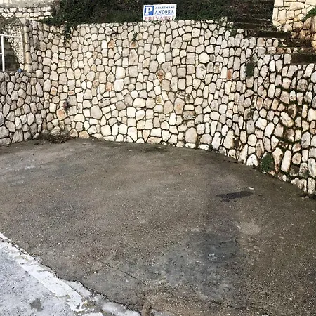 Ancora * Neum